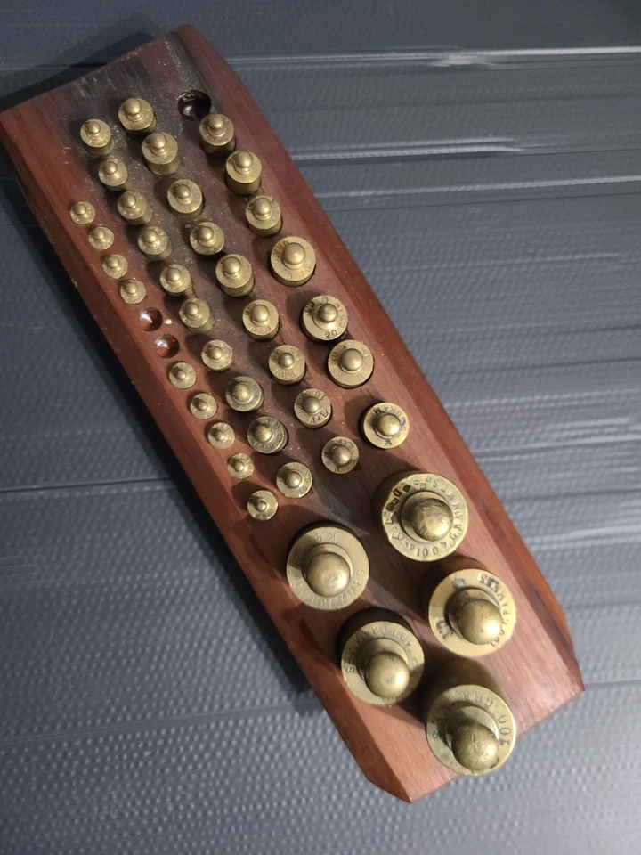 GROS LOT DE 40 ANCIENS POIDS LAITON BALANCE , TREBUCHET  1-2-5-10-20-100 grammes - Photo 2/4