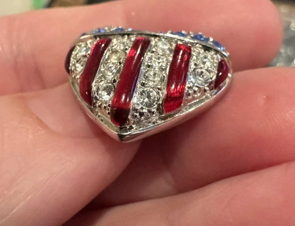 Broche comemorativo patriótico Swarovski Brave Heart bandeira americana 11 de setembro novo com etiquetas - Imagem 2 de 4