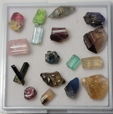 Smaragd, Aquamarin, Turmalin, Tansanit terminiert Gemmy 17 Mix Kristalle LOT