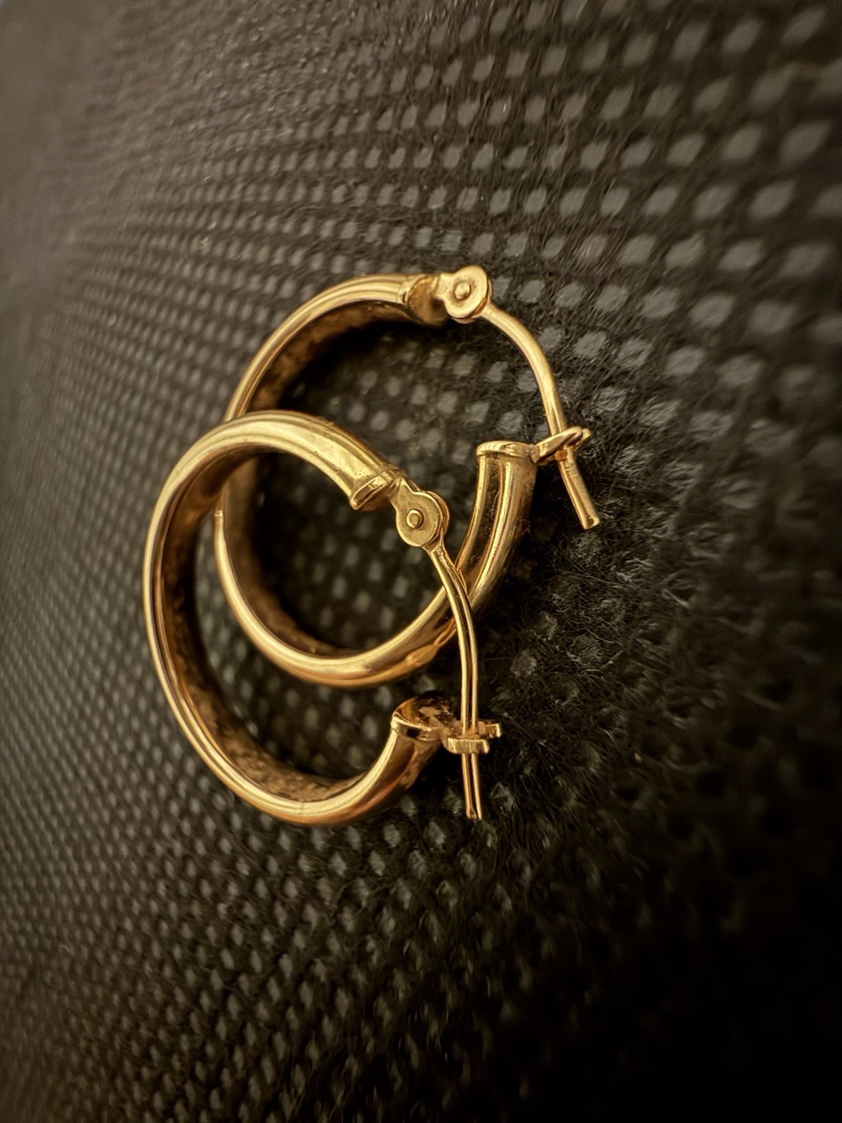 14k Solid Yellow Gold Classic Medium Vintage Hoop… - image 9