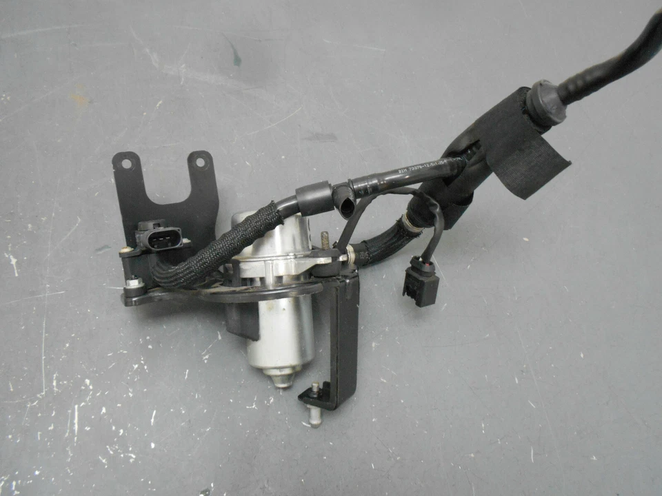 2006 06 07 08 09 10 BMW M5 E60 E63 E64 bomba de vacío 6769029 #3246 H6 Foto 2 de 4