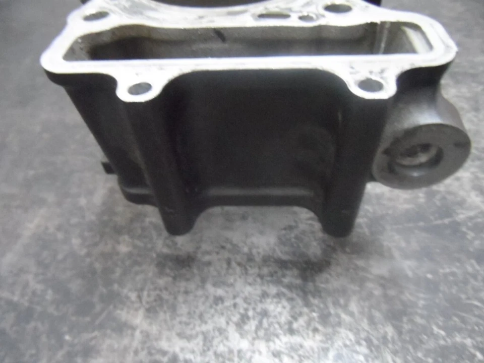 Honda CBR 1000RR 2008-2011 cilindro 12100-MFL-000 piezas centrales usadas OEM BB-9 Foto 4 de 4