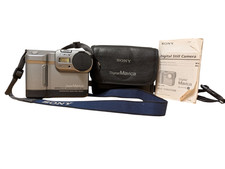 Sony Mavica MVC-FD83 Digital Camera 6x Zoom 3.5 Floppy Disk With Battery Case