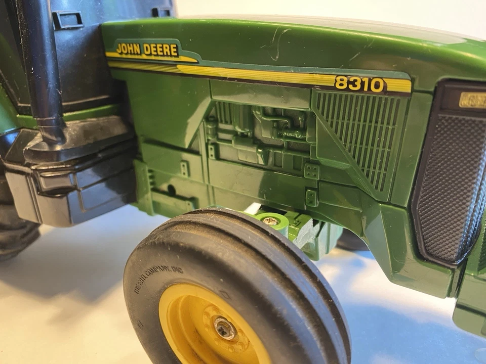 Ertl John Deere Remote Control 8310 Tractor No Remote Not Tested 1990s - Image 3 of 4