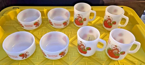 Vintage STRAWBERRY SHORTCAKE Milk Glass Mugs & Bowls 1980 8 piece set