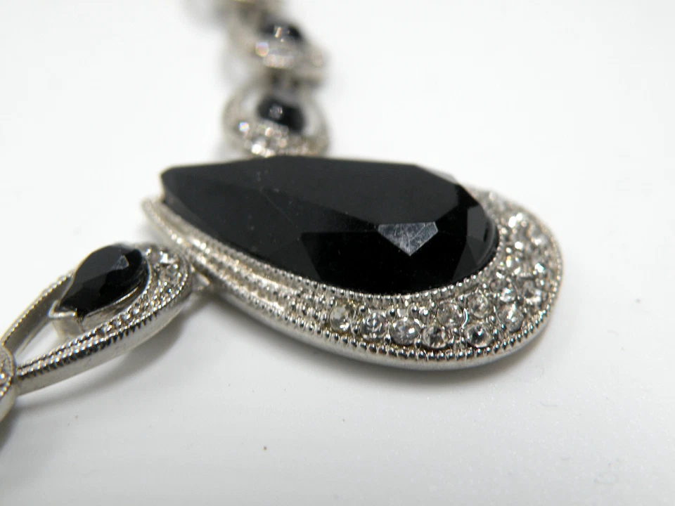 Collar Joyería Tono Plata 18" Firmado Monet Cristales Negros Salón Lágrima Gota Foto 4 de 4