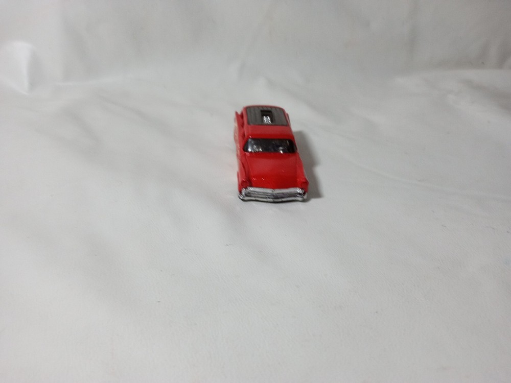 Red Hot Wheels 8 Crate Vehicle - Pre-Owned