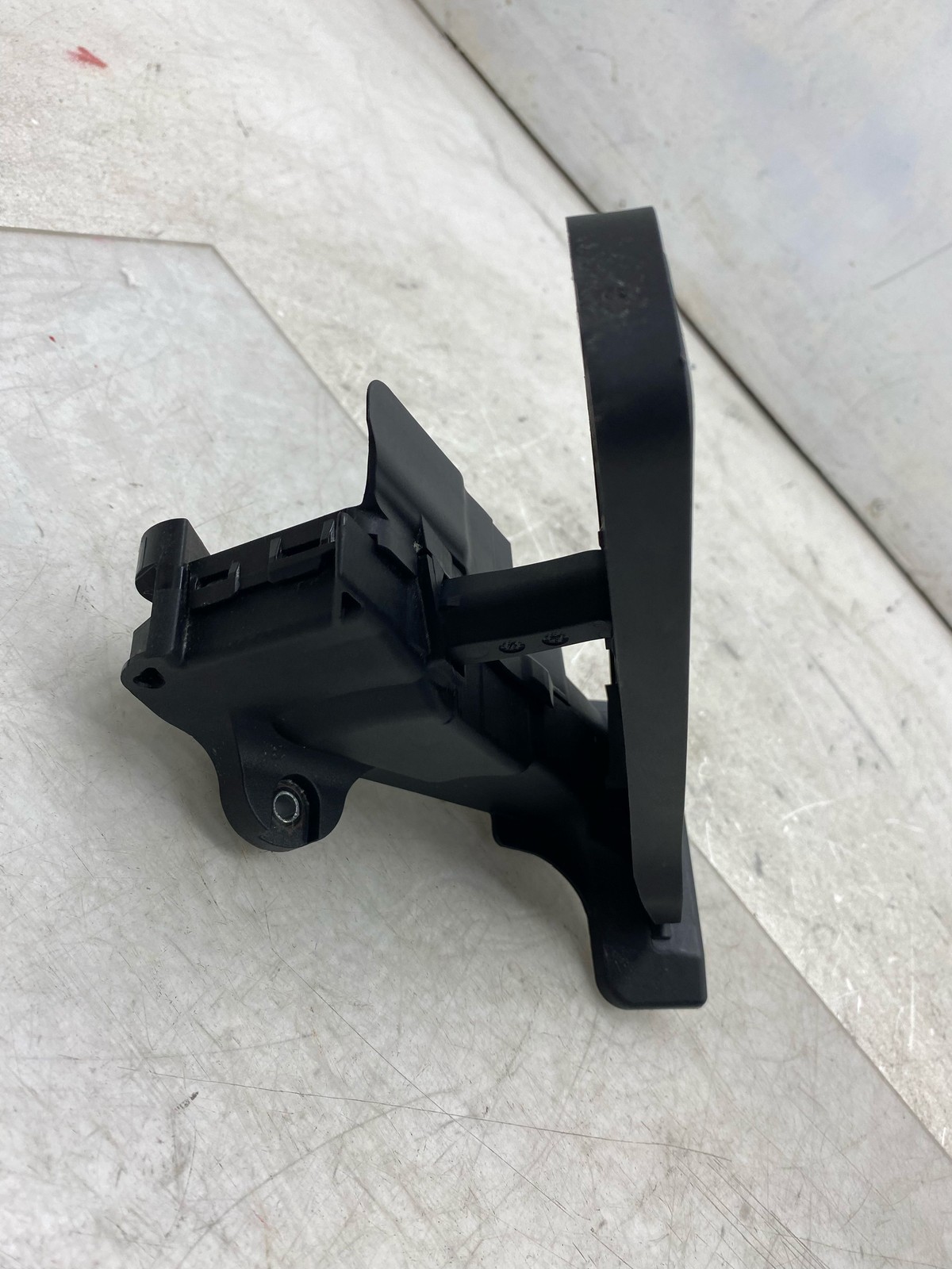 2020 2021 2022 2023 2024 2025 ASTON MARTIN DBX GAS PEDAL SENSOR HY53-9F836-AA