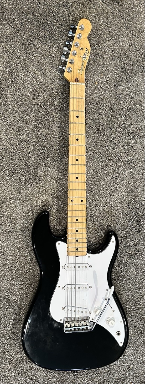 1983 Squier Fender Japan Bullet 1 SQ Stratocaster w / Thomas Alan Pickups