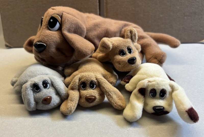 Vintage 1996 Mini Pound Puppies Galoob Tiny 90s Walking 6 Piece