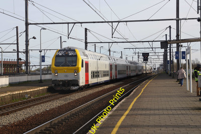 Foto SNCB Belgische Eisenbahn 6x4 Baureihe 27 2730 kommt Antwerpen Berchem um 2023 P1