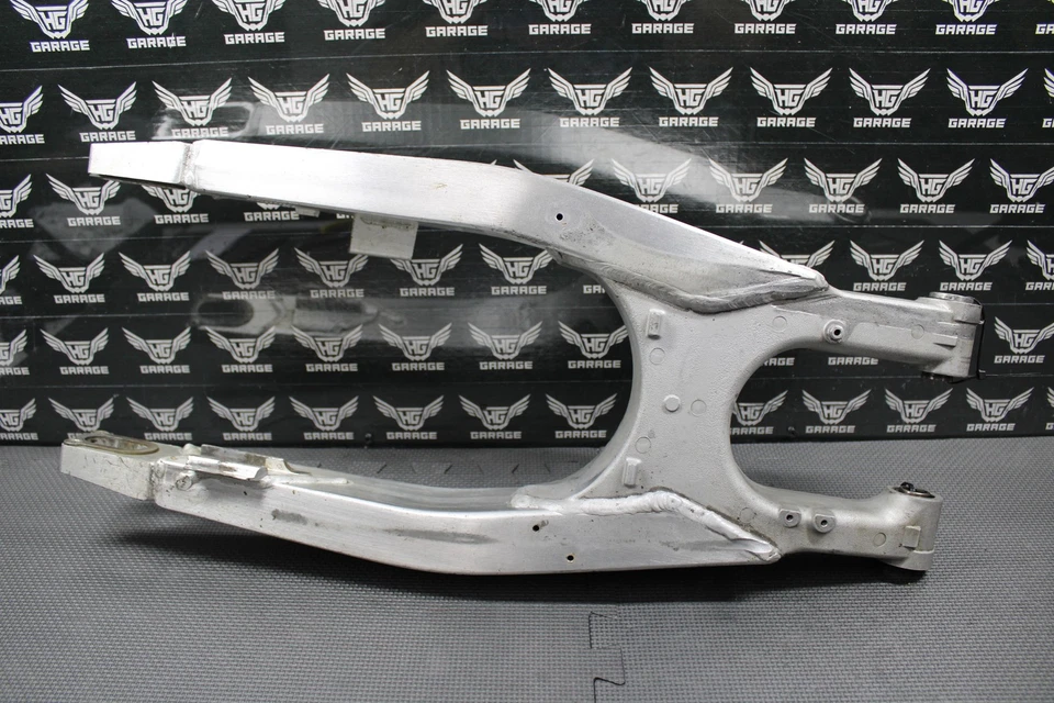 2000 2001 HONDA CR125R CR250R FABRICANTE DE EQUIPAMENTO ORIGINAL BRAÇO OSCILANTE SUSPENSÃO BRAÇO OSCILANTE PRECISA DE REPARO - Imagem 3 de 4