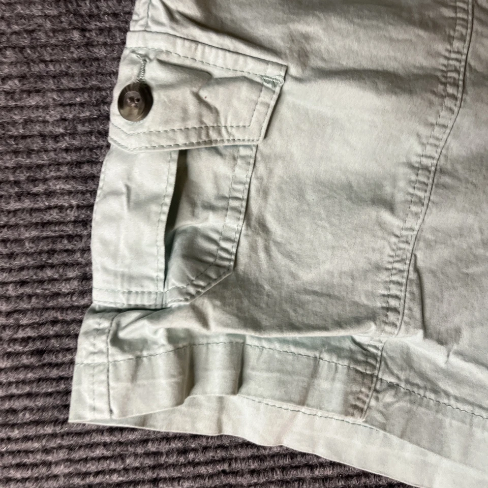 Lee Women's Size 8 Relaxed Fit Mid Rise Light Green Cargo Shorts Medium - Image 2 of 4