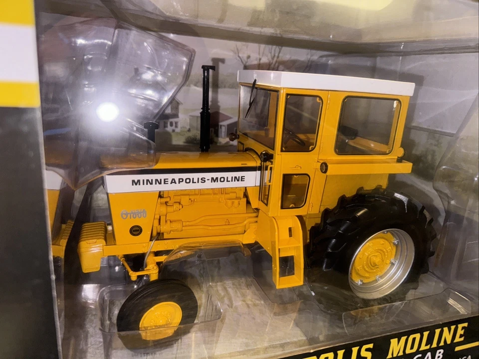 Minneapolis Moline G1000 Vista 2WD Tractor with Cab 1/16 Scale Spec-cast - Image 3 of 4