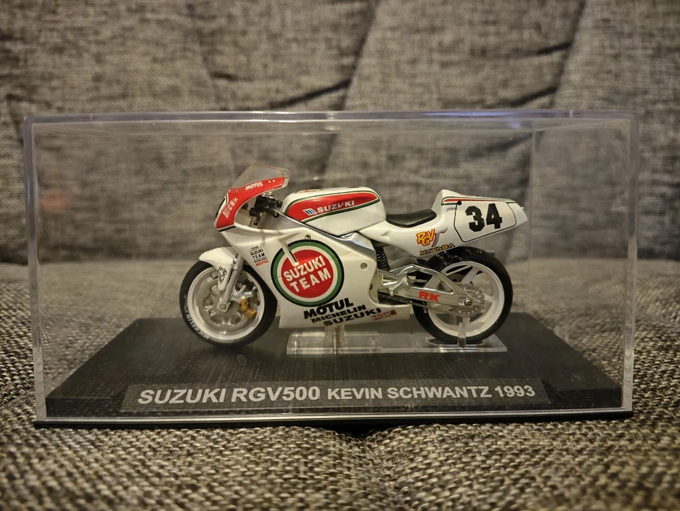 Suzuki RGV500 Kevin Schwantz 1993 #34 - scala 1/24 Diecast - Immagine 2 di 3
