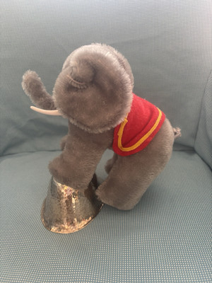 Grisly  Elefant alt mit Rückendecke in Rot