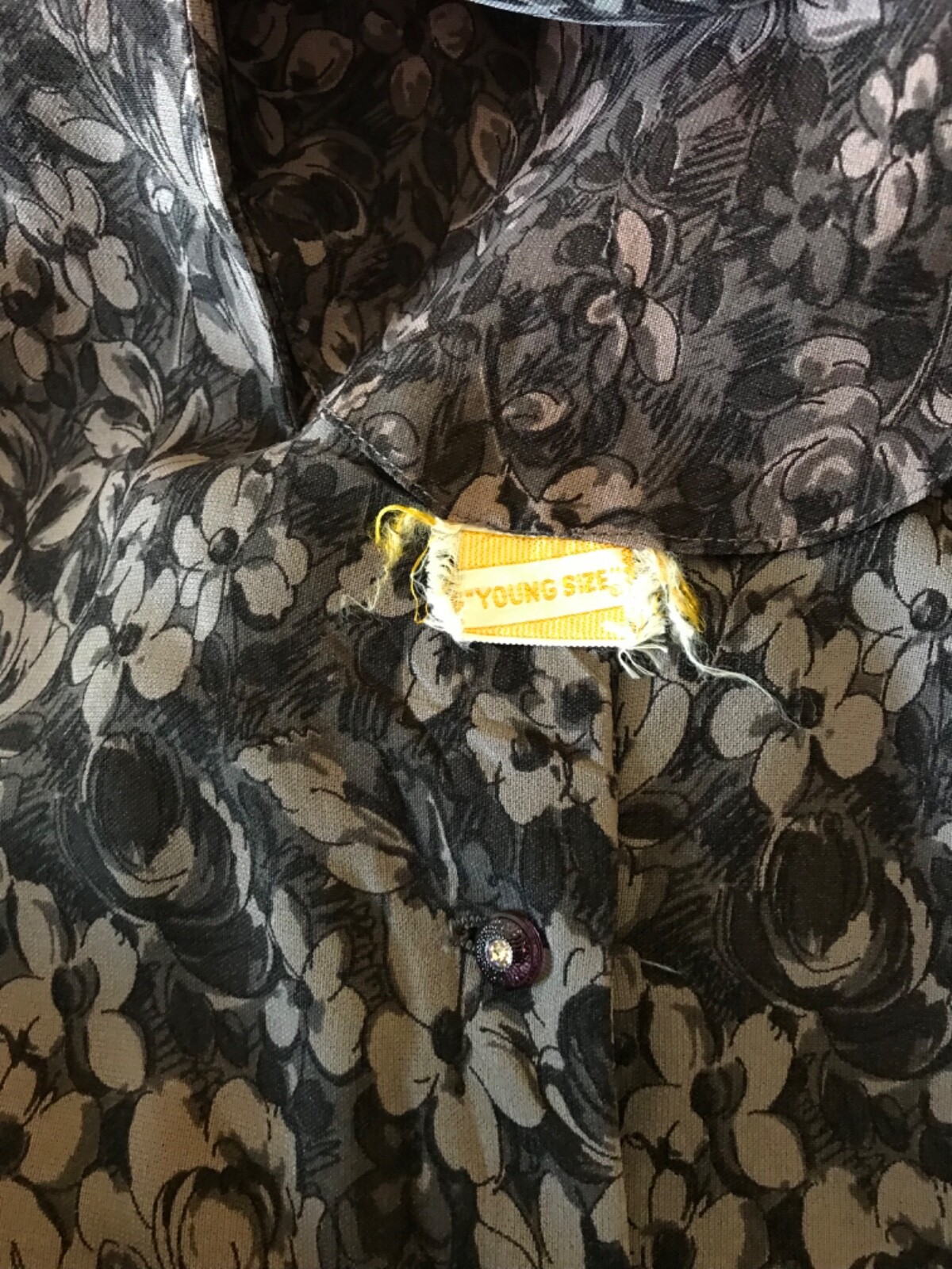 VINTAGE 1950’s Lovely Muted Floral Rayon Jersey D… - image 8