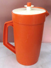 Vintage Tupperware 1 QUART ORANGE PUSH BUTTON LID PITCHER Retro — photo 3