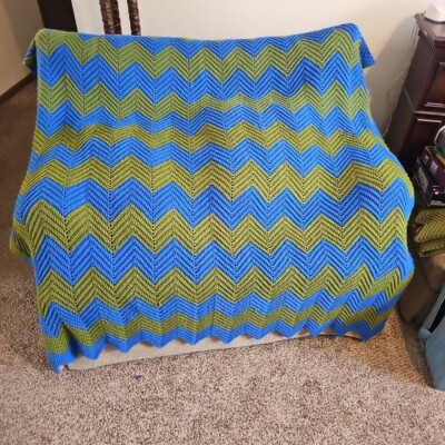 60'' X 75'' Crochet Afghan Blanket With Zigzag Pattern Blue/olive Top/Bot ARE Zigd
