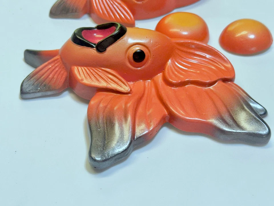 复古风格锦鲤粉笔鱼墙艺术牌匾和气泡,复古风格装饰 — 第 3/3 张图片