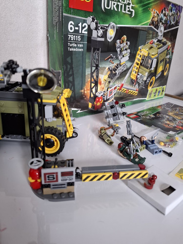 Lego 79115 Teenage Mutant Ninja Turtles Set Van Takedown Complete Box & Figures - Picture 2 of 21