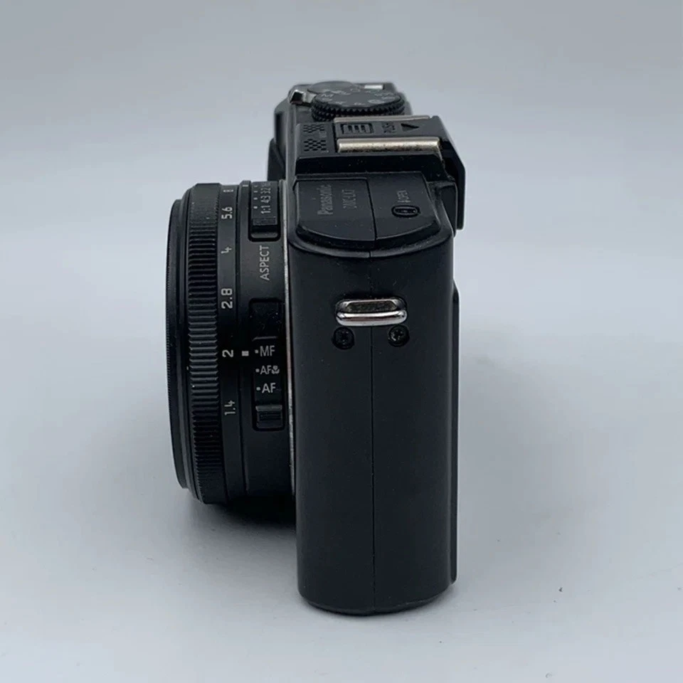Panasonic LUMIX DMC-LX7 10.1MP f/1.4 3.8x Zoom 3in + DMW-LVF2 EVF, photo 2 of 5
