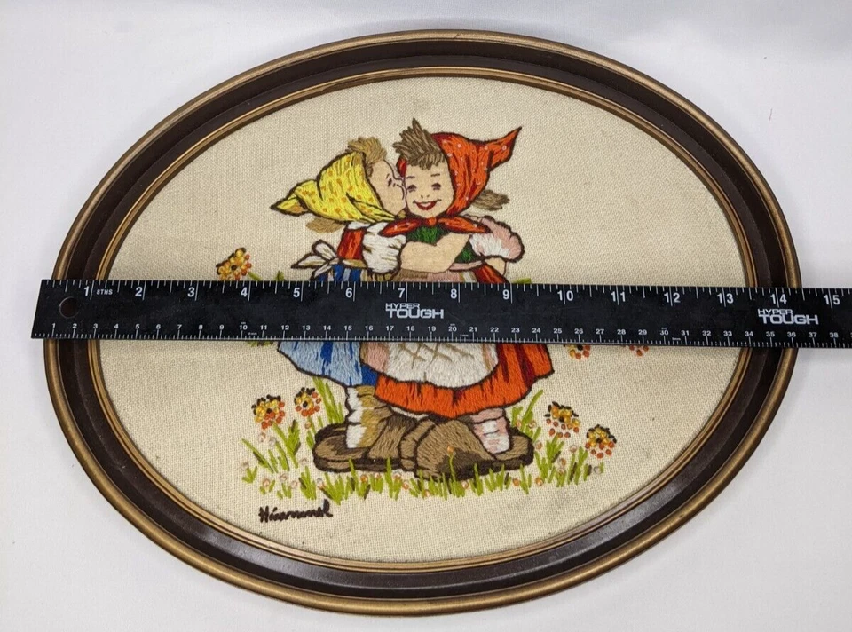 Фигурки Hummel Telling Her Secret в рамке завершенные Paragon Needlecraft 1976 - Изображение 2 из 4