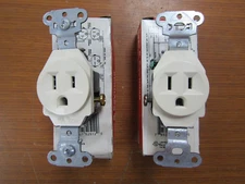 💥2) NEW PASS & SEYMOUR 15 AMP LIGHT ALMOND SINGLE RECEPTACLE 125 VAC 5251-LA