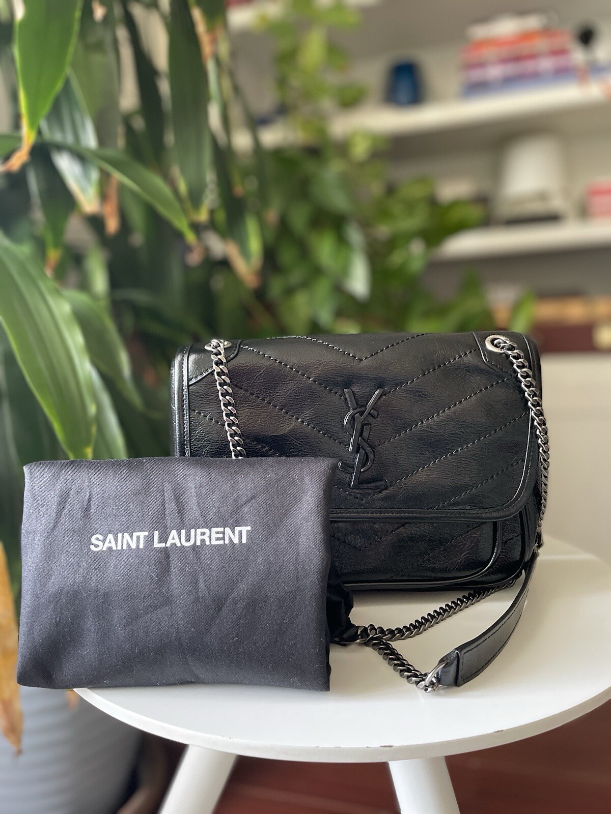 SAINT LAURENT Borsa a tracolla YSL nuova nera in vernice