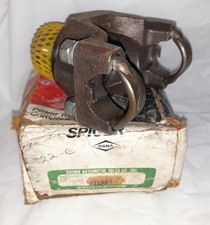 Spicer 935685 U-bolt Style Yoke For Jeep Dana 30 Axle 20 Transfer Case Spicer 935685 U-bolt Style Yoke For Jeep Dana 30 Axle 20 Transfer Case