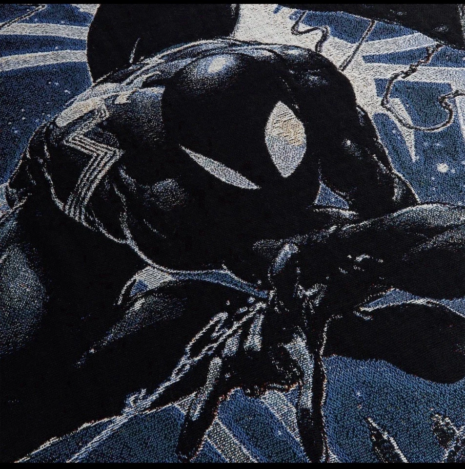 Manta tapiz Kith Spider Man Marvel en mano lista para enviar Foto 2 de 4