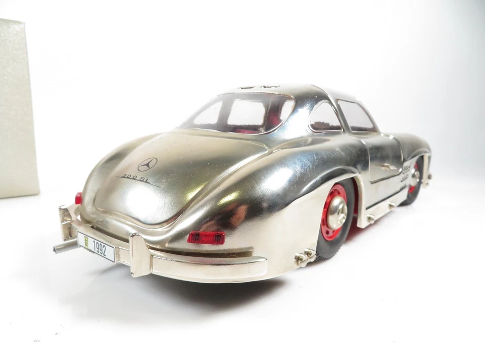 Märklin Mercedes Benz 300 SL mit Schlüssel und Zertifikat  - Bild 4 von 4