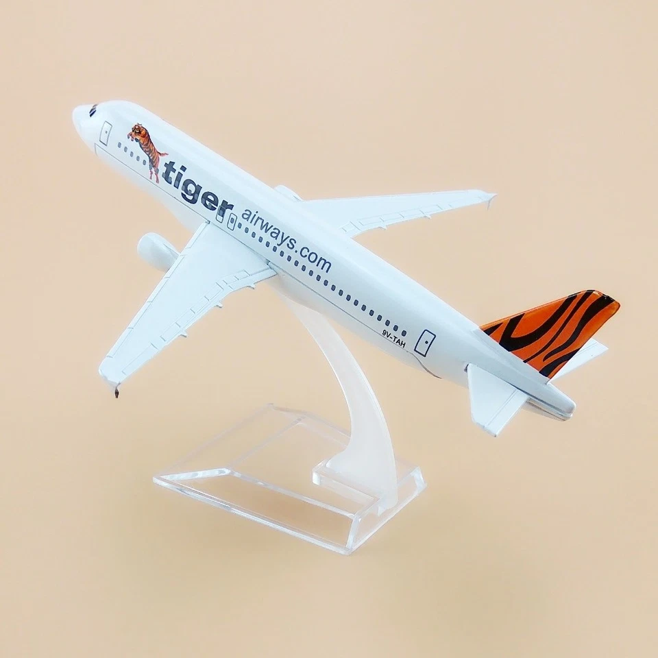 1:400 Diecast Airplane Model 16cm Tigerair Singapore Airbus A320 Collection Gift - Image 3 of 4