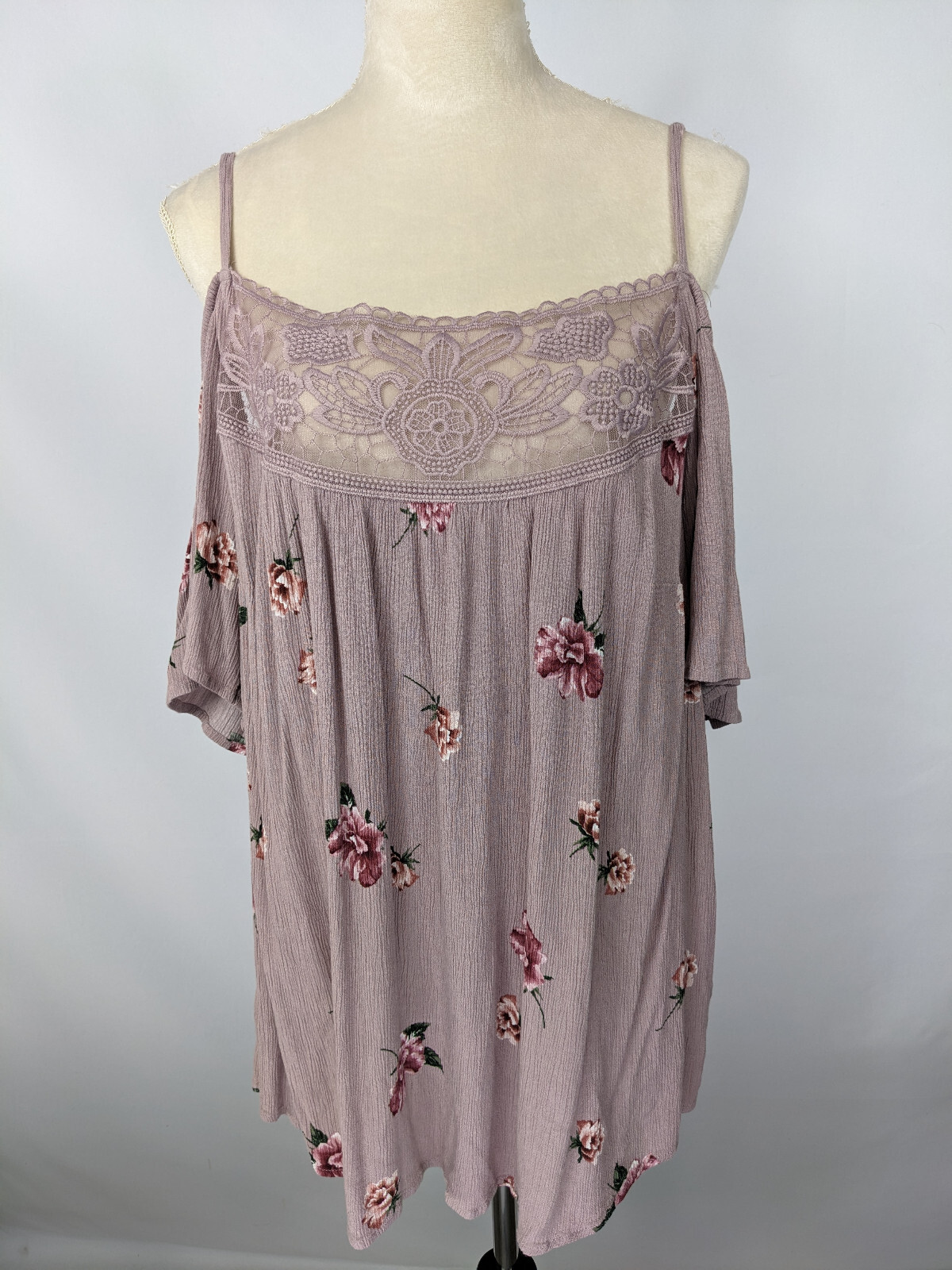 Torrid Cold Shoulder Top Light Purple Floral 1 Crinkled Fabric Lace Accent