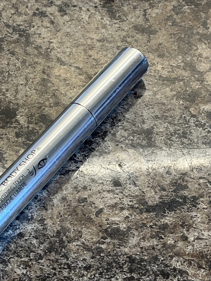 THE BODY SHOP LIGHTENING TOUCH CONCEALER 3ML No.03 *NEW & SEALED*DISCONTINUED - Image 3 of 4