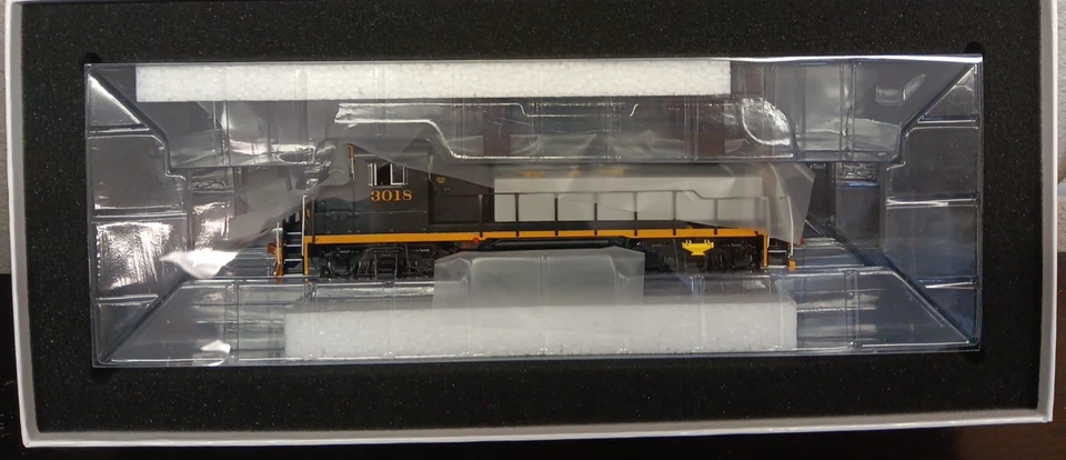 ScaleTrains SXT33368 HO GP30 DCC & Sound Rio Grande  D&RGW #3018 - Image 3 of 4