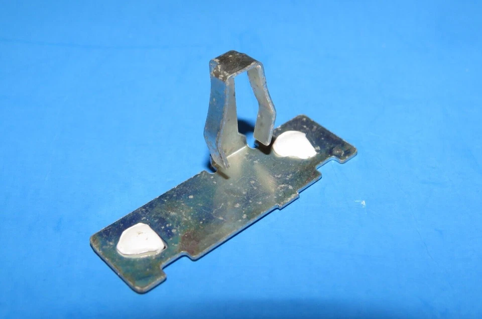 Maytag Dryer MEDE500VW1: Door Trim Clip (W10129065 / WPW10129065) (P5616) - Image 2 of 4