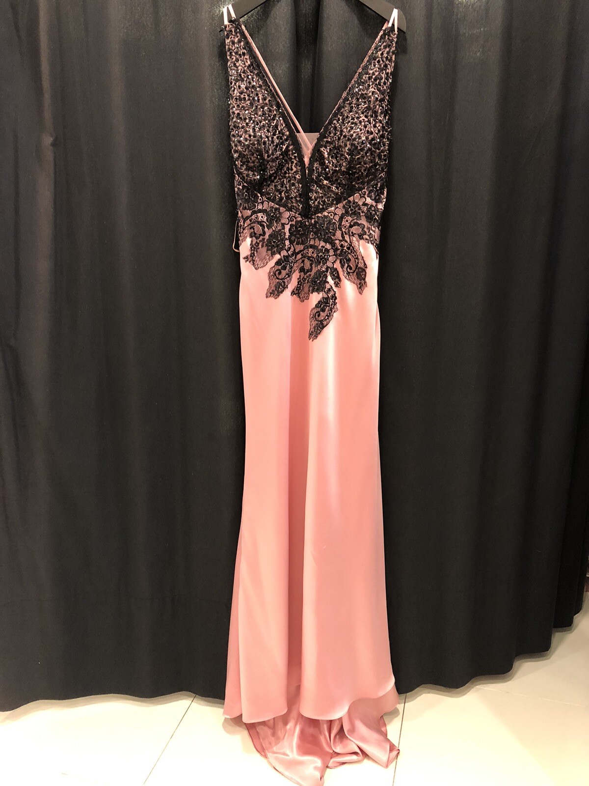 Vestido largo fiesta marca MARFIL talla 48 cuerpo piedrería. Precio tienda 450€