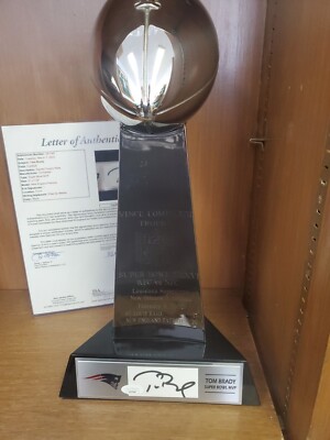 TOM BRADY AUTOGRAPHED NEW ENGLAND PATRIOTS SUPER