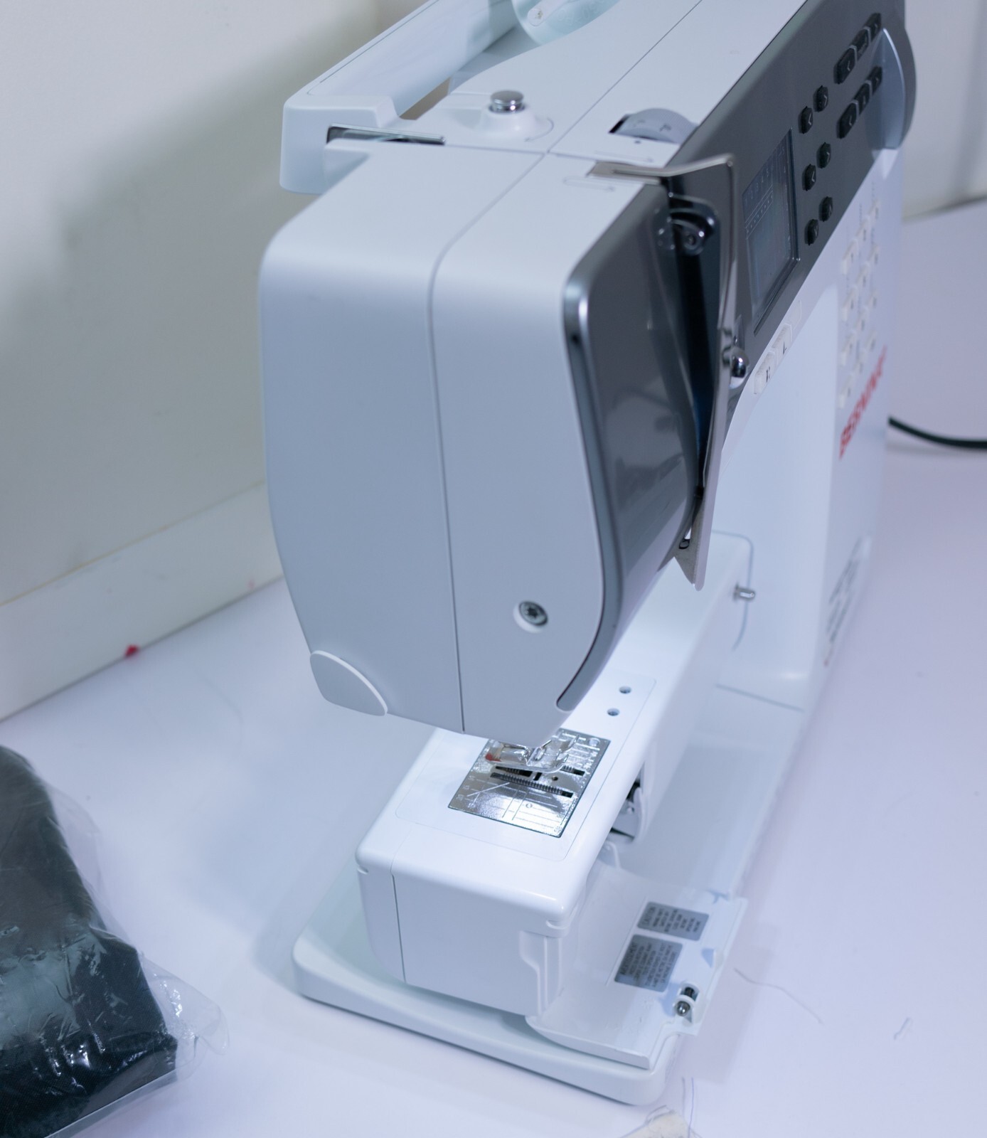 Bernina B330 Sewing Machine Foot Pedal 1 Foot Carrying case