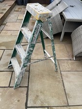 Youngman Fibreglass Step Ladder - 4 Tread Heavy Duty Lightweight