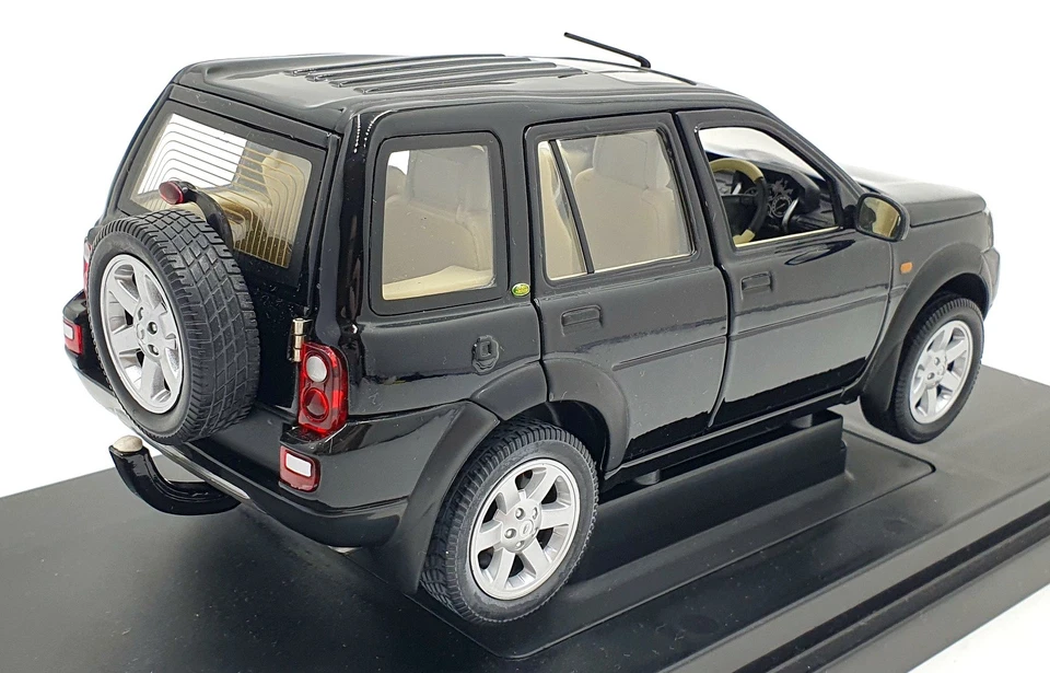 Ertl Grand Marques 1/18 Scale Diecast 42354 - Land Rover Freelander - Black - Image 2 of 4