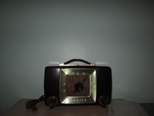 Zenith H-615 AM 6 Tube Bakelite Gold Trim Radio 1951 Vintage