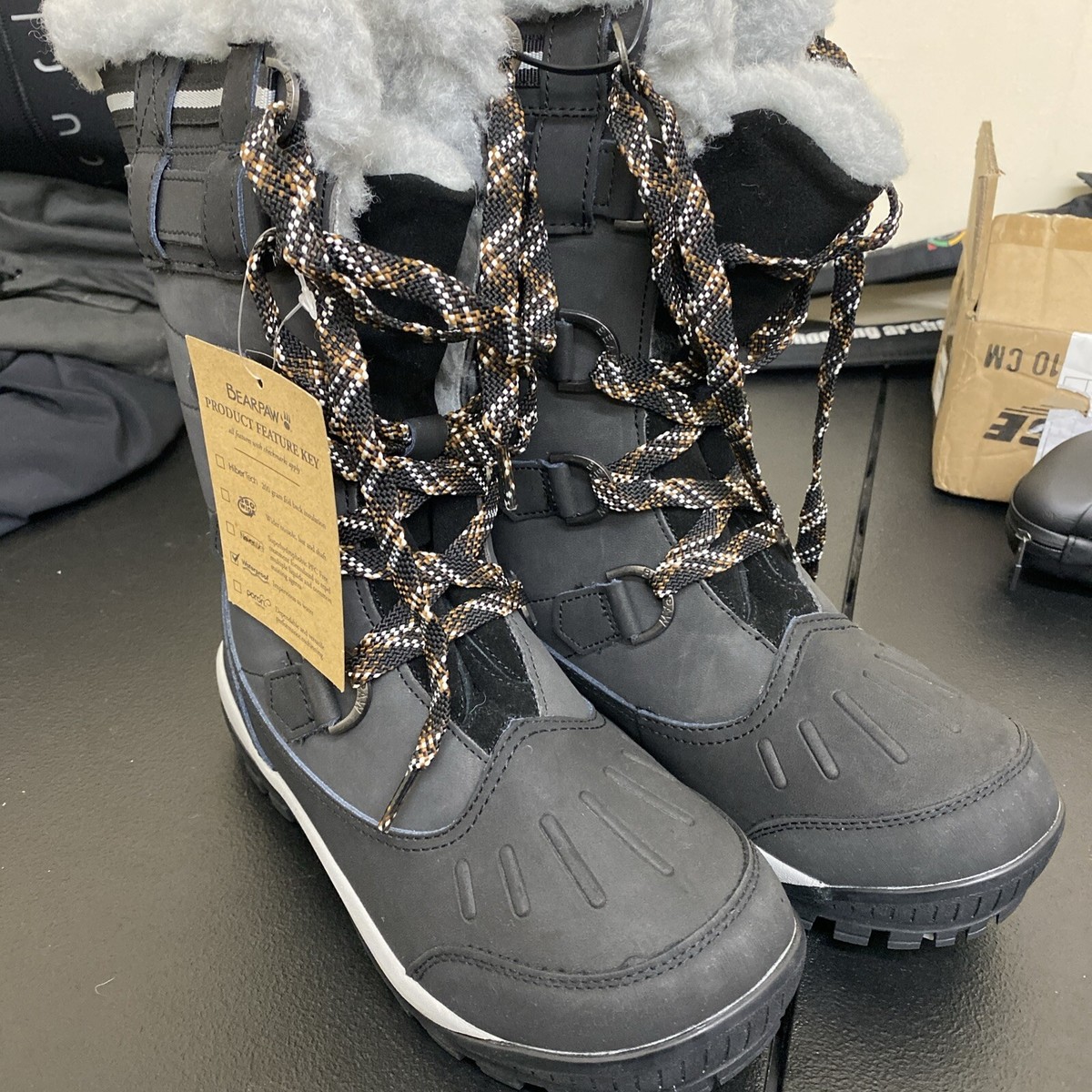Womens BearPaw winter boots Desdemona - size 7 Waterproof  display picture 1