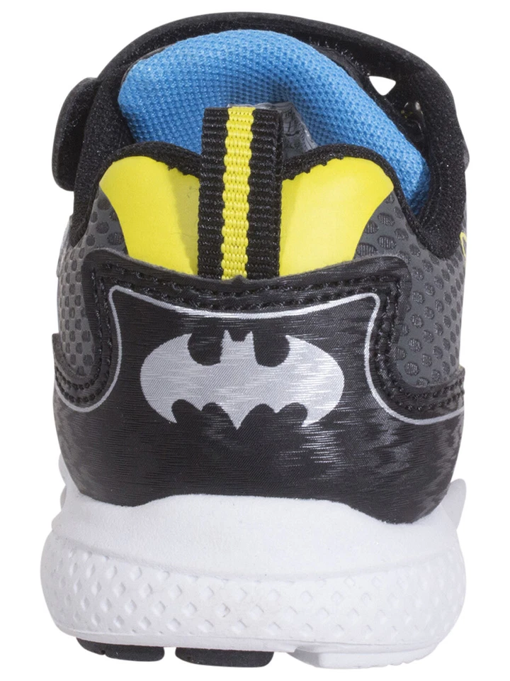 Zapatillas deportivas DC Comics Batman para niños pequeños negras/amarillas iluminadas talla: 7T Foto 4 de 4