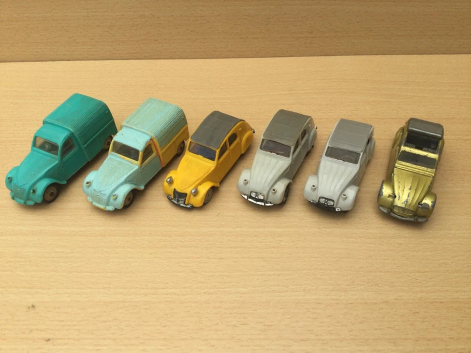 LOT DE 12 norev ancienne 1/43 Vendu Pour Pièces Voir Les Photos EUR 12