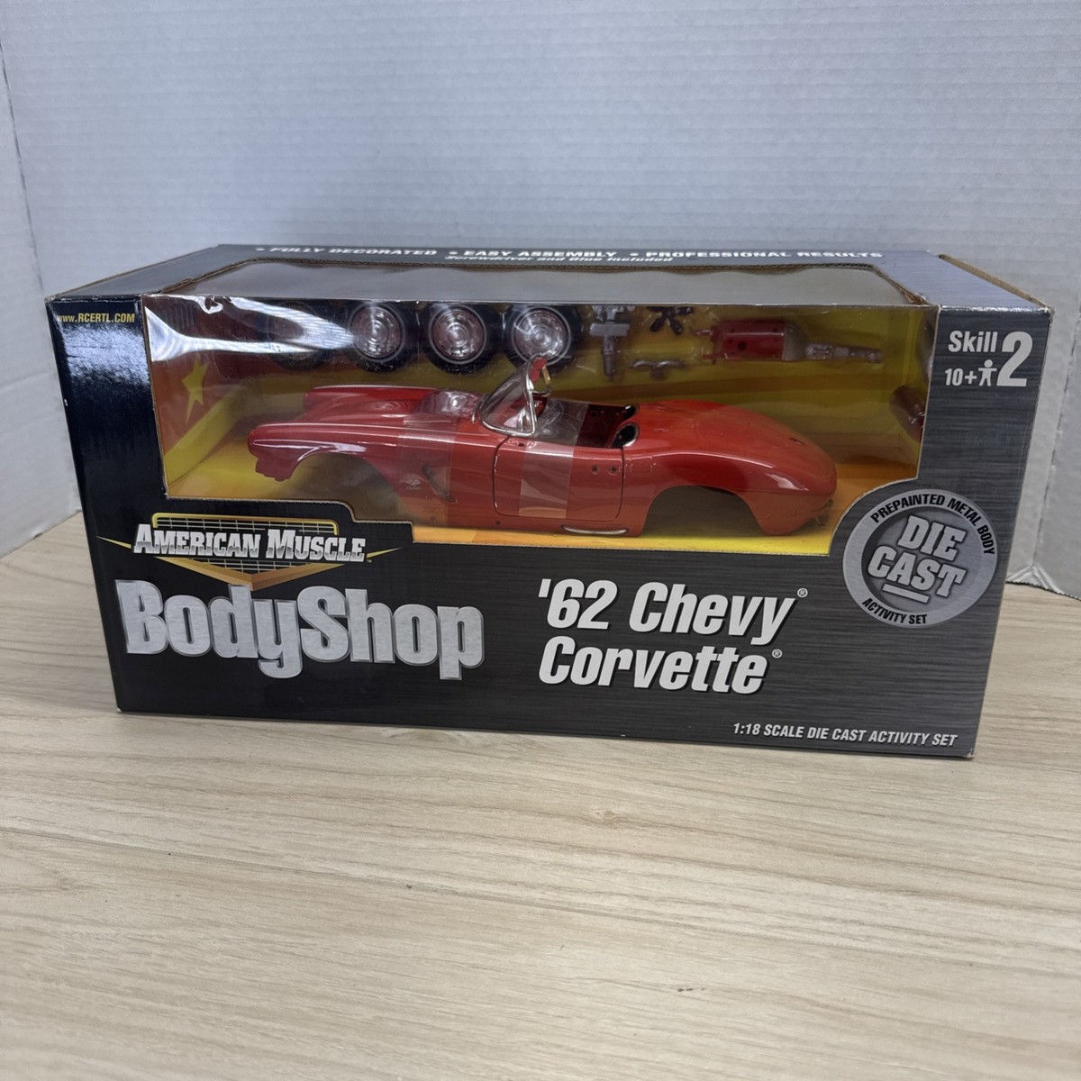 Ertl 1:18 '62 Chevy Corvette Body Shop Diecast Model Kit NIB