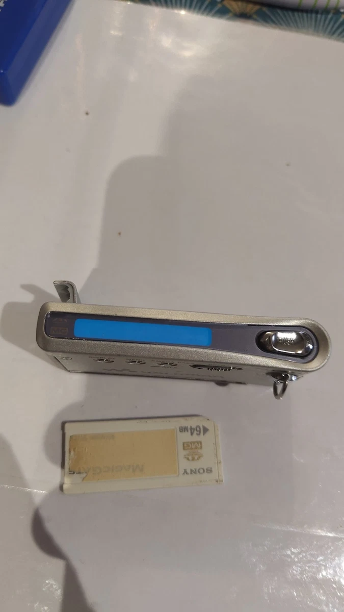 Sony Walkman lecteur MP3 64 Mo argenté avec carte mémoire Memory Stick