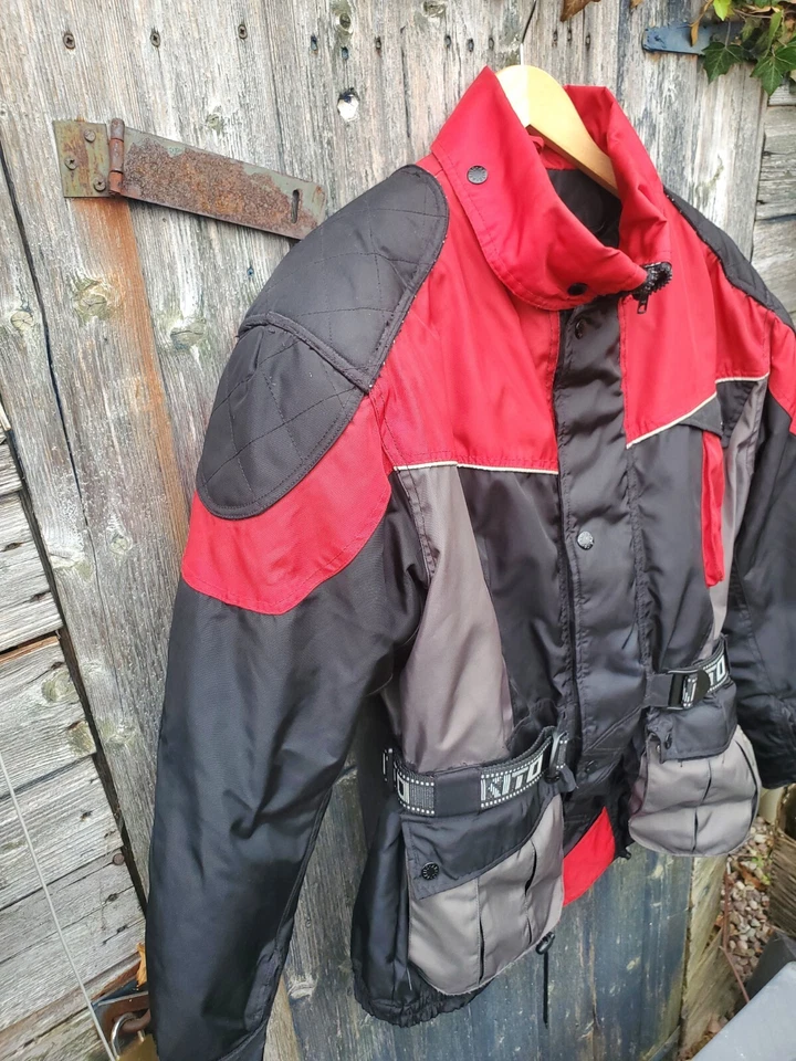 *Chaqueta de Motocicleta Akito Cobra Rainmaster Texile e Interior Negra Roja 38"S GC* Foto 4 de 4