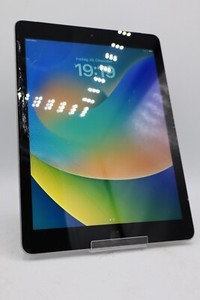 Apple iPad 5 Tablet 9.7" 128GB WiFi + 4G Space Grey A1823 Displayschaden #5131